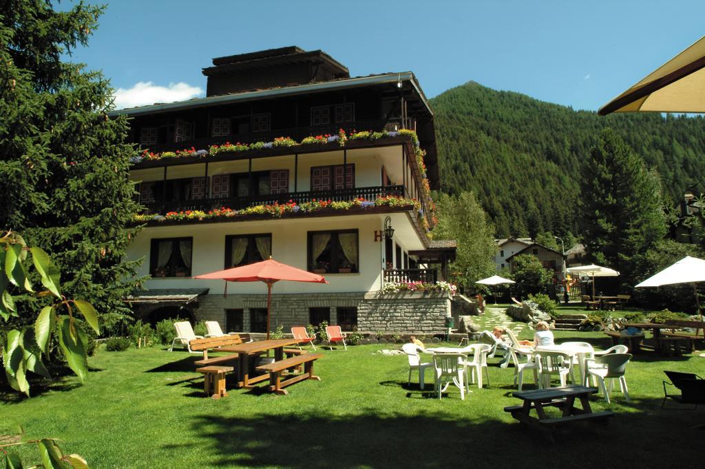 Hotel Castor Champoluc Exterior photo