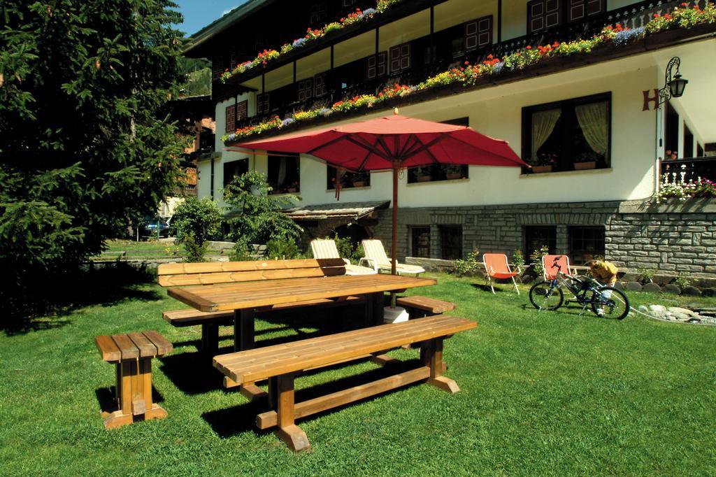 Hotel Castor Champoluc Exterior photo